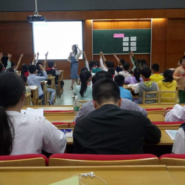 我院英语专业学生在市直小学实习 1.JPG